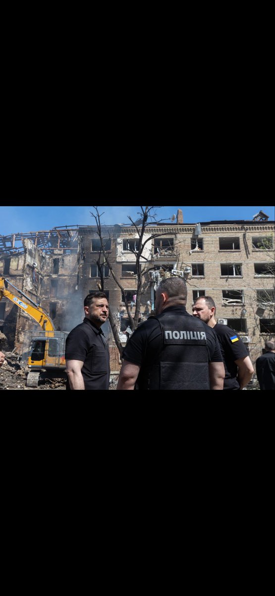 Unikor3116's tweet photo. 🚨 STOP SCROLLING. THIS COULD GET SERIOUS.

🇷🇺 Russia is reportedly preparing a MASSIVE strike against Ukraine.

🇺🇦 Zelenskyy says updated intelligence received TODAY points to preparations for a large-scale attack.

⚠️ The next hours could be critical.

Are we about to see another major escalation?