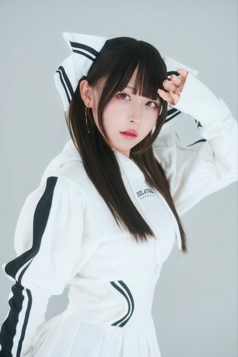 THEODOL_TKN's tweet photo. ❤︎#���ゅるして
の島村嬉唄ちゃんが着こなす、
白パーカー×ジャージ秋ルック❤︎

Model身長:152cm 

着用アイテム↓
❤︎ジャージロリィタパーカーOP
❤︎ サイバーフリルレッグウォーマー
❤︎ クソデカアンドロイドリボンクリップ

10/9 11:00~店頭20:00~通販
🛒https://t.co/EEI8kTMxtL https://t.co/96apKkf47n