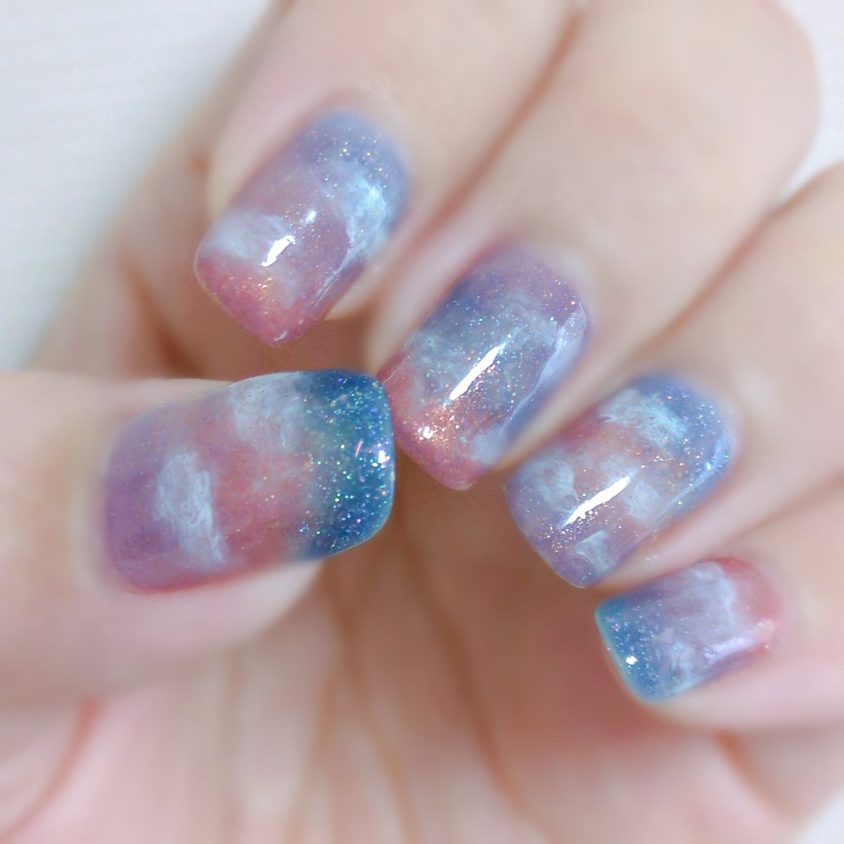 Rez_peace_B's tweet photo. 夕焼けネイル。

iLLO ゴールデンアワー
une nailpolish circus
nail S 海月テラス
ZOYA ZP380 PURITY
#今日のネイル　#セルフネイル https://t.co/LF7lr7SBJM