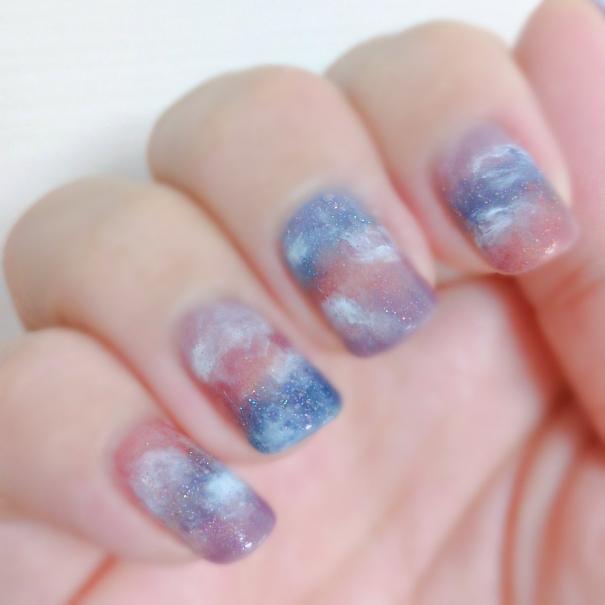 Rez_peace_B's tweet photo. 夕焼けネイル。

iLLO ゴールデンアワー
une nailpolish circus
nail S 海月テラス
ZOYA ZP380 PURITY
#今日のネイル　#セルフネイル https://t.co/LF7lr7SBJM