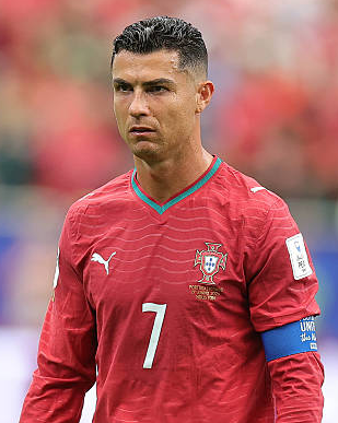 EPLworld's tweet photo. 🚨🚨

كريستيانو رونالدو لن يعود إلى المنتخب البرتغالي، طالما أن جورجي جيسوس مستمرًا في منصب المدير الفني

وبحسب التقارير، فإن رونالدو غاضب بشدة من طريقة تعامل جيسوس مع الأزمة كما أنه لم يعد يثق به بعد الخلاف الأخير الذي نشب بينهما، لقد توقف عن الإيمان به، وتوقف عن الثقة به https://t.co/LoeeAmgCWj