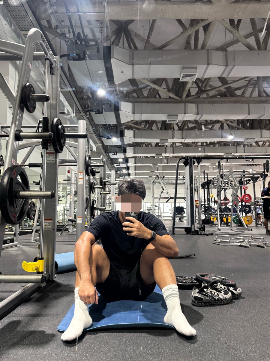 Qwsterrr444's tweet photo. pai gym gun mai kub https://t.co/bdAj0W5ETJ