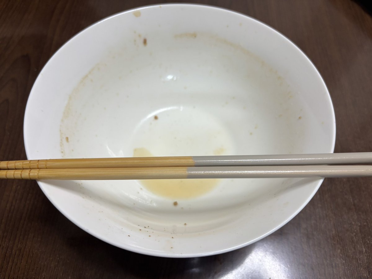 diet0084's tweet photo. 元モンベル広報部長・佐藤和志さんの、通販ラーメンが正式に販売スタート。
山一製麺の「中華そば」
https://t.co/54P86fJbIw
麺はしっかりとコシがあり、ツルツルで食べやすい。
スープも絶品。試食品より、味の輪郭がしっかりした印象。でも濃すぎず、最後まで飲み干せました。
ご馳走さまでした‼︎ https://t.co/hh5Nhbq29C