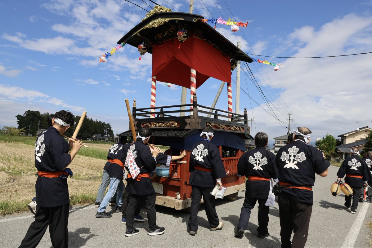 LqDml's tweet photo. 令和8年9月23日
長野県松本市梓川倭
大妻神社例大祭（本宮）
下分舞台曳行の様子です。
＃舞台 https://t.co/A3gE2CHJx3