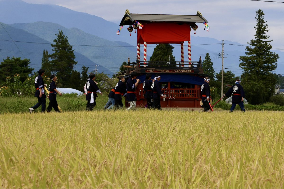 LqDml's tweet photo. 令和8年9月23日
長野県松本市梓川倭
大妻神社例大祭（本宮）
下分舞台曳行の様子です。
＃舞台 https://t.co/A3gE2CHJx3