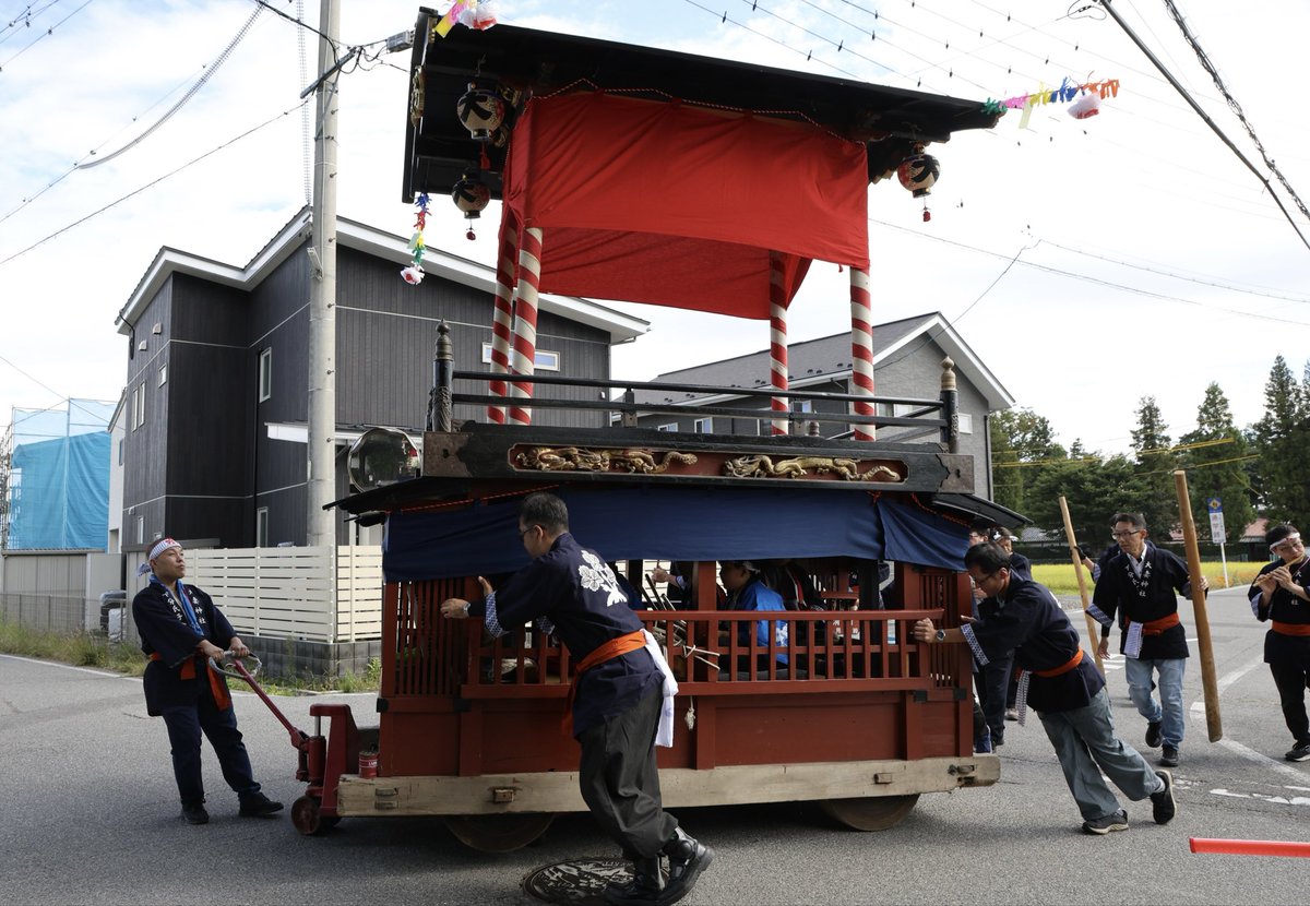 LqDml's tweet photo. 令和8年9月23日
長野県松本市梓川倭
大妻神社例大祭（本宮）
下分舞台曳行の様子です。
＃舞台 https://t.co/A3gE2CHJx3
