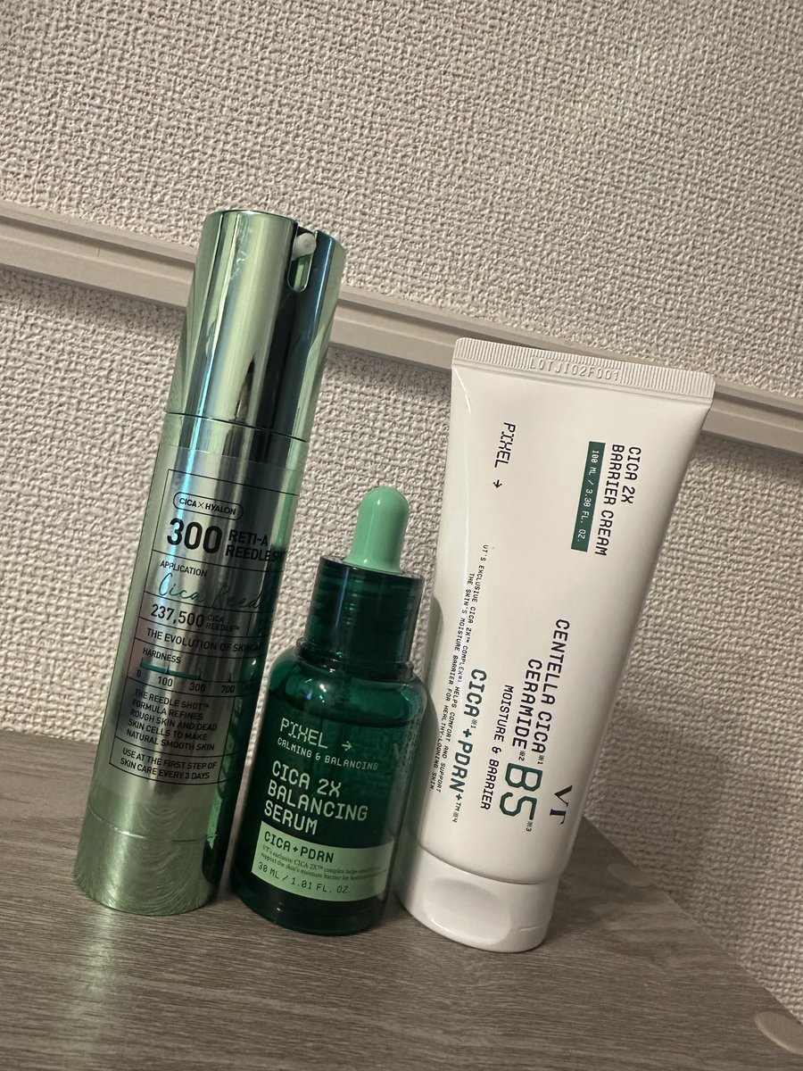 cosme_muueeiy's tweet photo. #VT #VT肌研究所 #CICA2X #ゆらぎ肌
#PR @vtcosmetics_jp
🌱CICA 2X バランシングセラム
🌱CICA 2X バリアクリーム
セラムはさらさらとろみですぐ馴染む
クリームは水分クリームみたいななめらかさだけどしっかり潤いを感じる🤍ピーリング後の鎮静ケアにぴったり◎リードルと組み合わせても🫧 https://t.co/5PwtHWqzpI