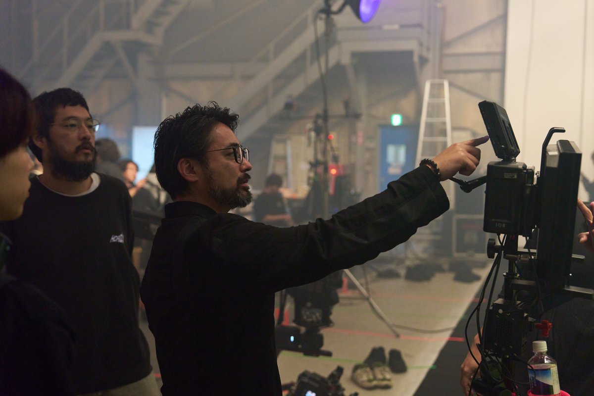 mireia_media's tweet photo. 山田孝之が“ギャル”の世界へ。
11人組ガールズグループ・GALEDGE.のデビュー曲「WILDCARD」MVでクリエイティブディレクターを担当🔥
平均ダンス歴15年の11人が掲げる、新ジャンル“G-POP”とは？
デビュー直前、いよいよその全貌が見えてきました。

▼記事はこちら
https://t.co/jZ1MVssbG4

#GALEDGE #ギャレッジ #山田孝之 #WILDCARD