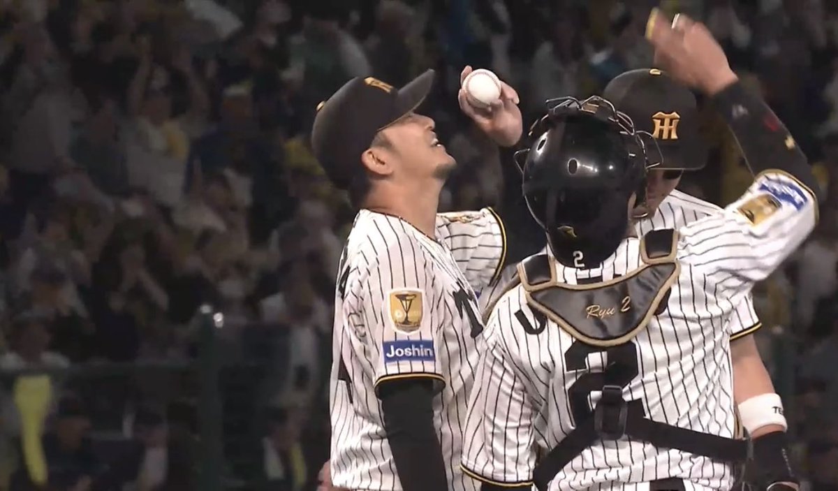 R_tora85_23's tweet photo. 岩貞と梅野が空見たときウルっときたわ。 https://t.co/tAjIWLLkbM