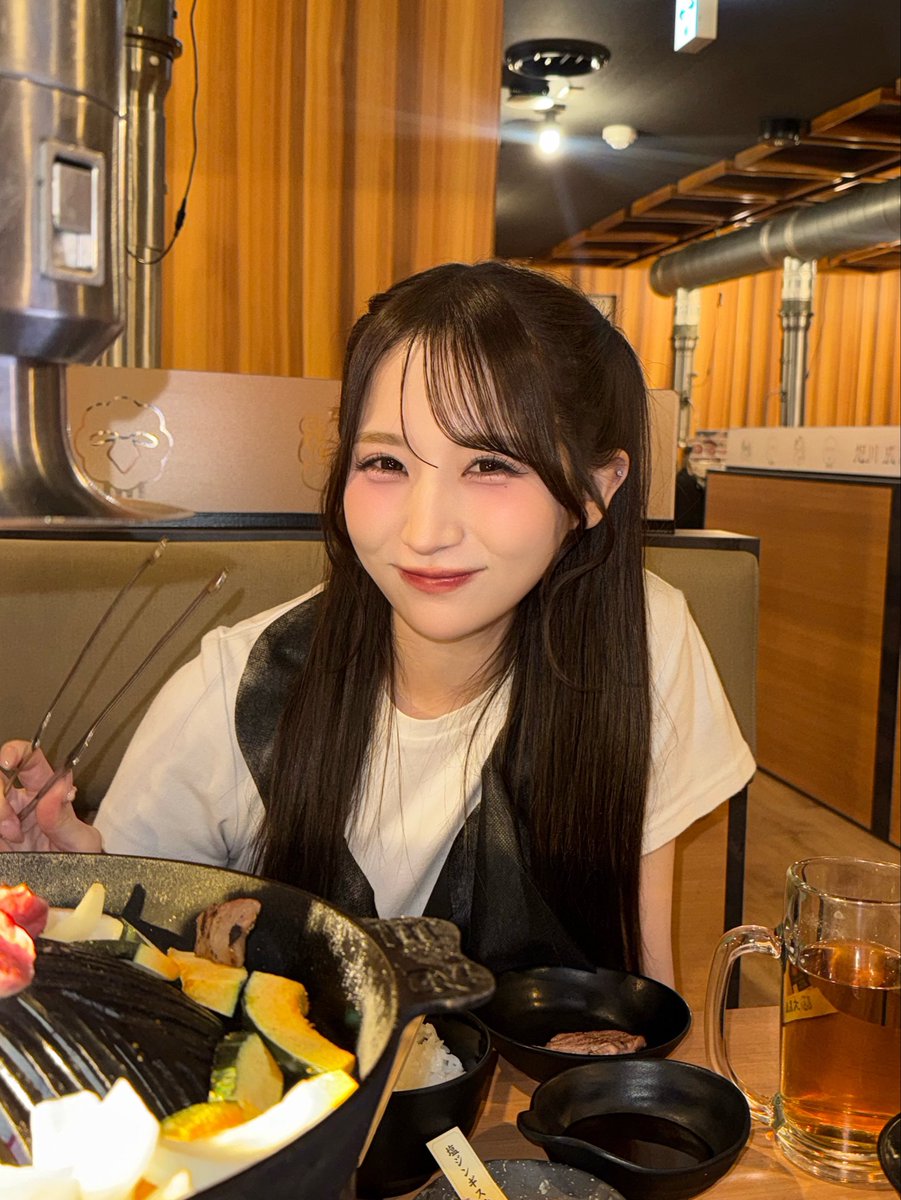 nachico_ct1001's tweet photo. 北海道でジンギスカン食べれたよ😋 https://t.co/5tYlJRyMwQ