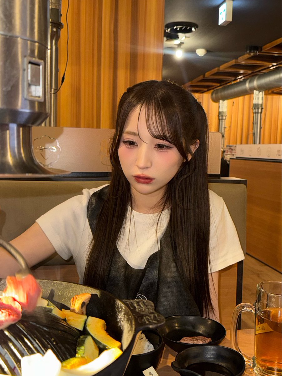 nachico_ct1001's tweet photo. 北海道でジンギスカン食べれたよ😋 https://t.co/5tYlJRyMwQ