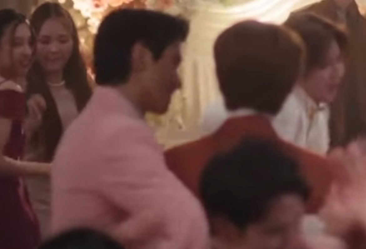 talaywithher's tweet photo. แกพี่คเชนทร์เต้นกับใครวะนั่น ใช่…มั้ย 😭😭😭

TRAILER KHEMJIRA FOREVER
#ตัวอย่างเขมจิราตลอดกาล
#netsiraphop https://t.co/S6KcpdE8fI