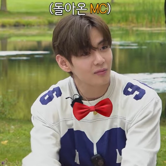 euphorikth's tweet photo. the run bts editors adding a red bow tie on taehyung because he’s the mc 😭 they always add the cutest effects on him that’s baby https://t.co/fF1UMUUDyY