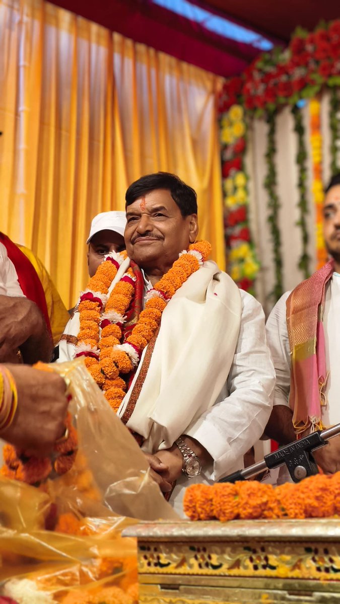 shivpalsinghyad's tweet photo. कुतुलूपुर, कन्नौज में श्रीमद्भागवत महापुराण कथा में शामिल हुआ। https://t.co/HVvPKDYHMv
