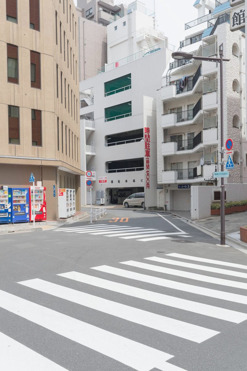 74Barros's tweet photo. ちょびのパネルが今どこにあるかの確定情報を得られぬままなのだけど、そういえばしるばうぃくに例の図書館見つけられなかったなとH大MAP確認したら私が ここじゃないのか… と諦めて出たせいきょう出口から出ないでもちっと正門側に歩いていけばすぐのとこだったと判明 https://t.co/D3okZSKJn9