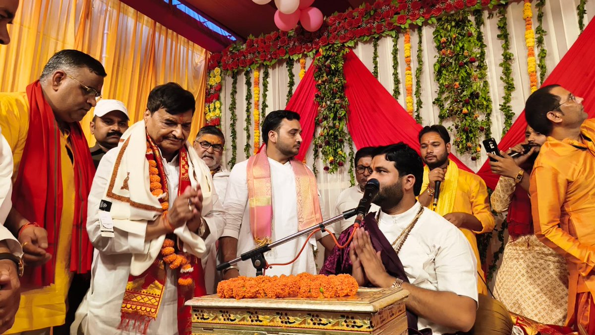 shivpalsinghyad's tweet photo. कुतुलूपुर, कन्नौज में श्रीमद्भागवत महापुराण कथा में शामिल हुआ। https://t.co/HVvPKDYHMv