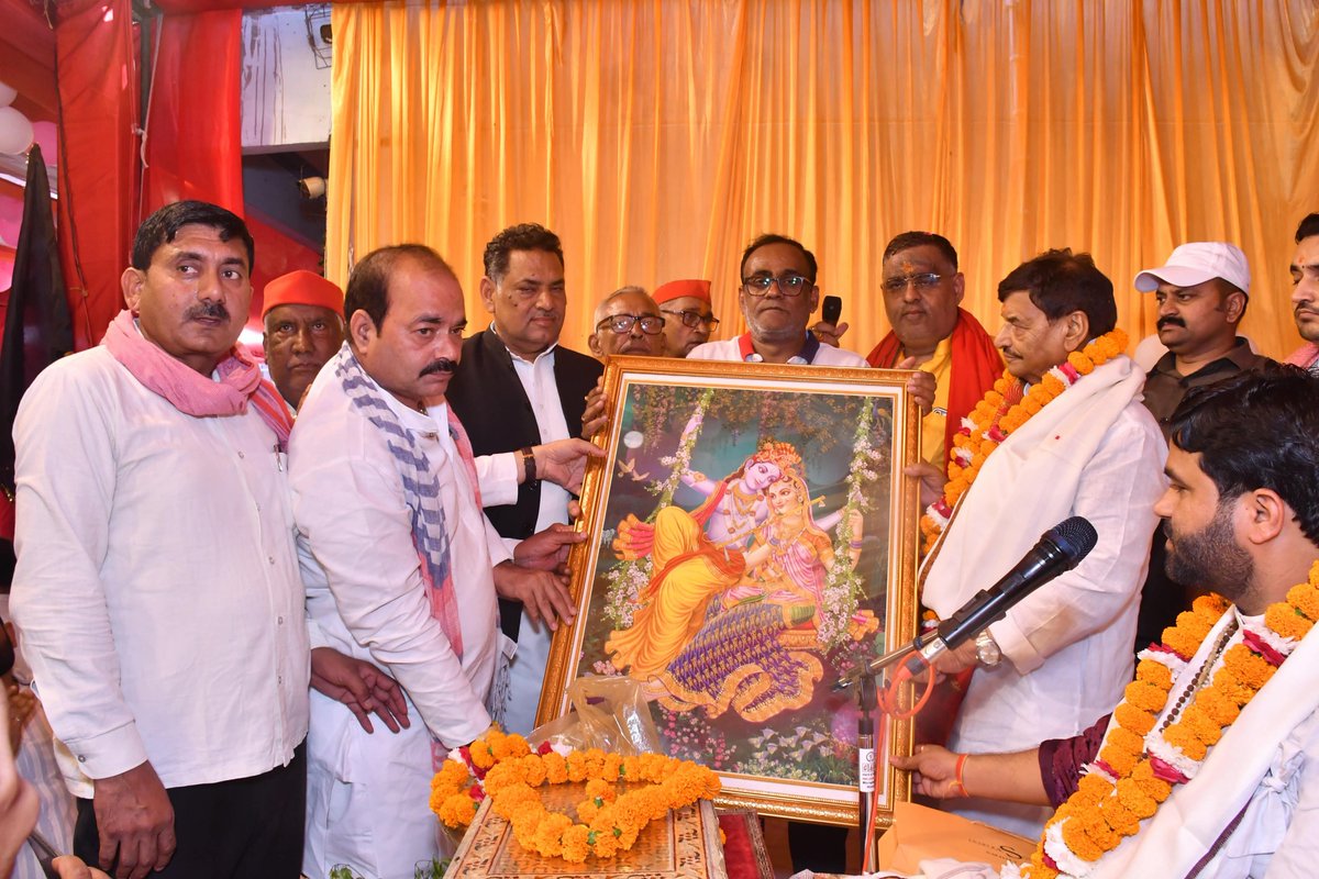 shivpalsinghyad's tweet photo. कुतुलूपुर, कन्नौज में श्रीमद्भागवत महापुराण कथा में शामिल हुआ। https://t.co/HVvPKDYHMv