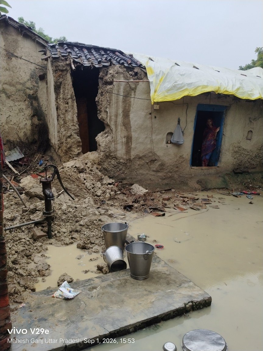 shailendraPBH72's tweet photo. @DARPG_GoI @CMOfficeUP @myogiadityanath @ChiefSecyUP  दैवीय आपदा में मेरा आवासीय मकान पूर्णतः ध्वस्त हो गया है। ग्राम प्रधान व BLO द्वारा सत्यापित मूल पंचनामा व नोटरी उपलब्ध होने के बावजूद, https://t.co/cIX95exFJv