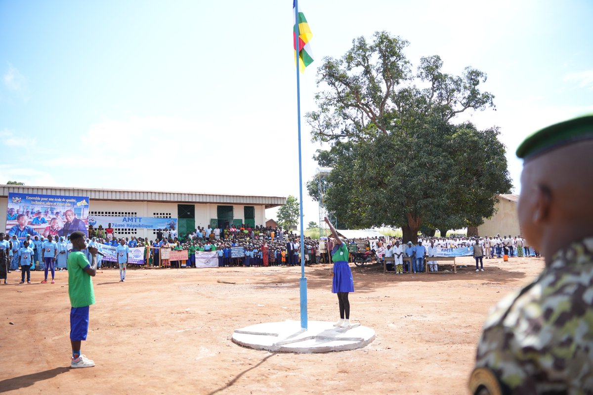 UNICEF_CAR's tweet photo. Back to school in Boali!

For 2026–2027: 3,500 classrooms built or rehabilitated, revitalized vocational training centres &amp; more school canteens.
@UNICEF_CAR supports @GouvCF efforts to give every child better opportunities to learn. 

#ForEveryChild #Education https://t.co/BwRi06bHRB