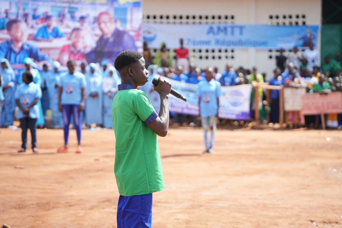 UNICEF_CAR's tweet photo. Back to school in Boali!

For 2026–2027: 3,500 classrooms built or rehabilitated, revitalized vocational training centres &amp; more school canteens.
@UNICEF_CAR supports @GouvCF efforts to give every child better opportunities to learn. 

#ForEveryChild #Education https://t.co/BwRi06bHRB