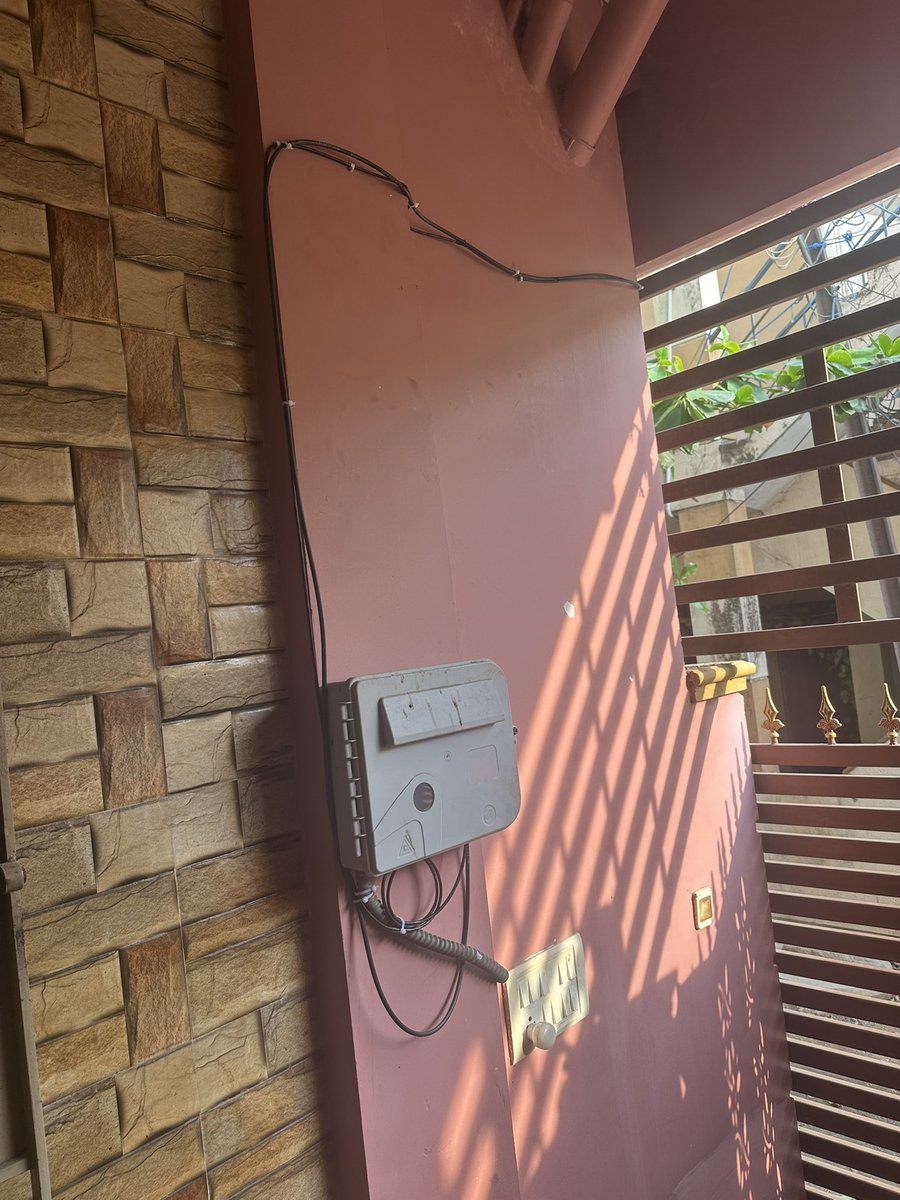 SahibKhanMo's tweet photo. @ACTFibernet Ticket SR10382323208404: your Power Box is drilled into my wall and runs on my inverter/battery power. ACT must pay monthly rent plus electricity. No new connections from my space without my written consent and rent. https://t.co/KBXcnf9eSu