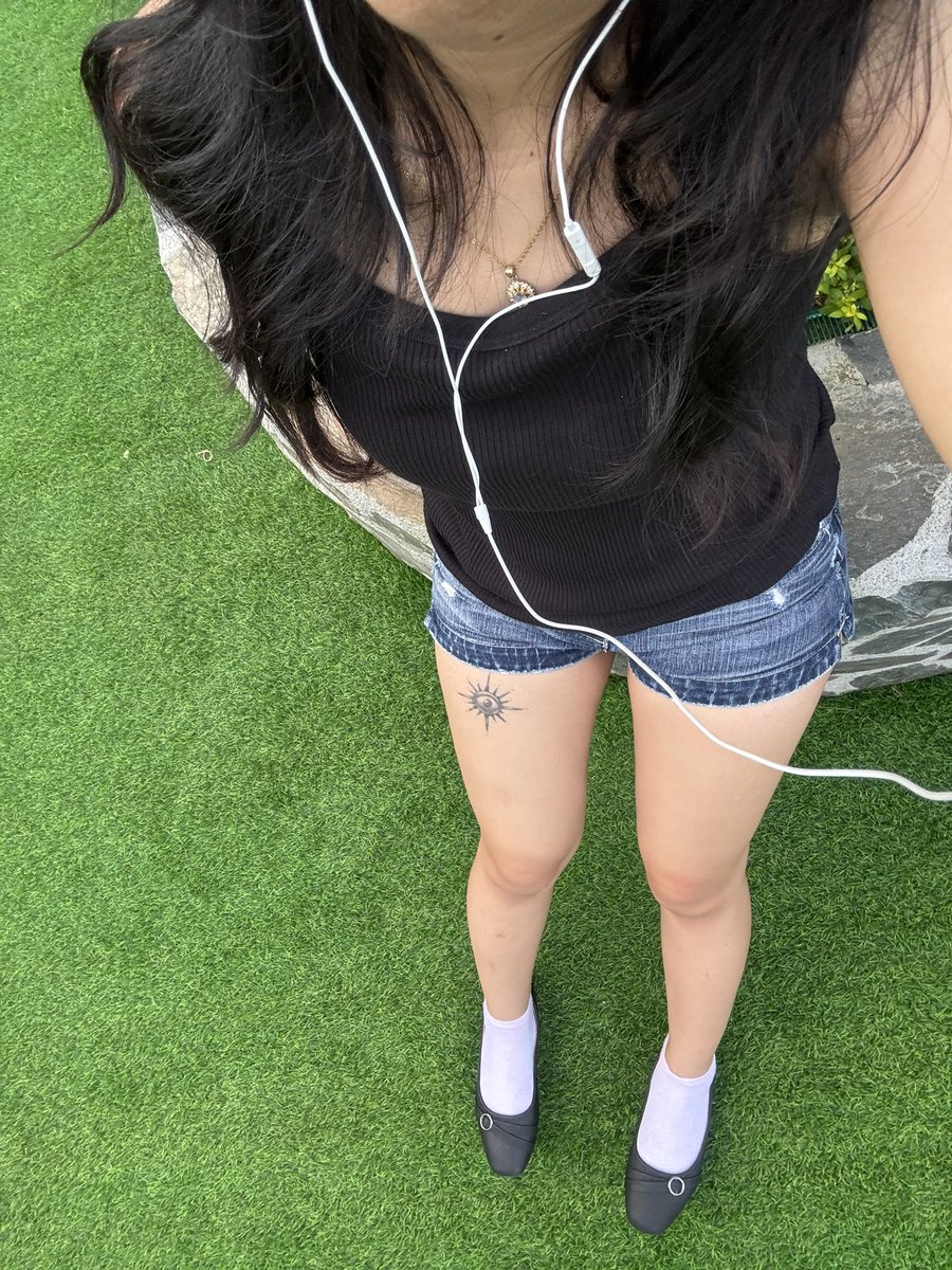 bttrcocoa's tweet photo. fit checkuhhhh my mother found out ab the tattoo i managed to hide for 4 yrs i can now show it in public lawl https://t.co/CTHDhJUW7V