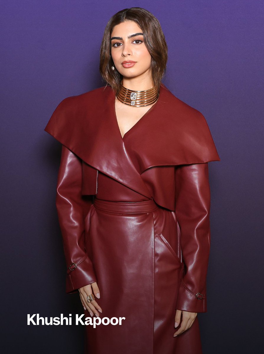 HELLOmagIndia's tweet photo. From front rows to star-studded galas, #Bollywood brought its fashion A-game to #ParisFashionWeek. Here are the Indian stars who owned Paris in style: https://t.co/NRu3rZSLn8 #HELLOIndia #HELLOMagazine #Celebrities @humasqureshi https://t.co/4MkYcobZD0