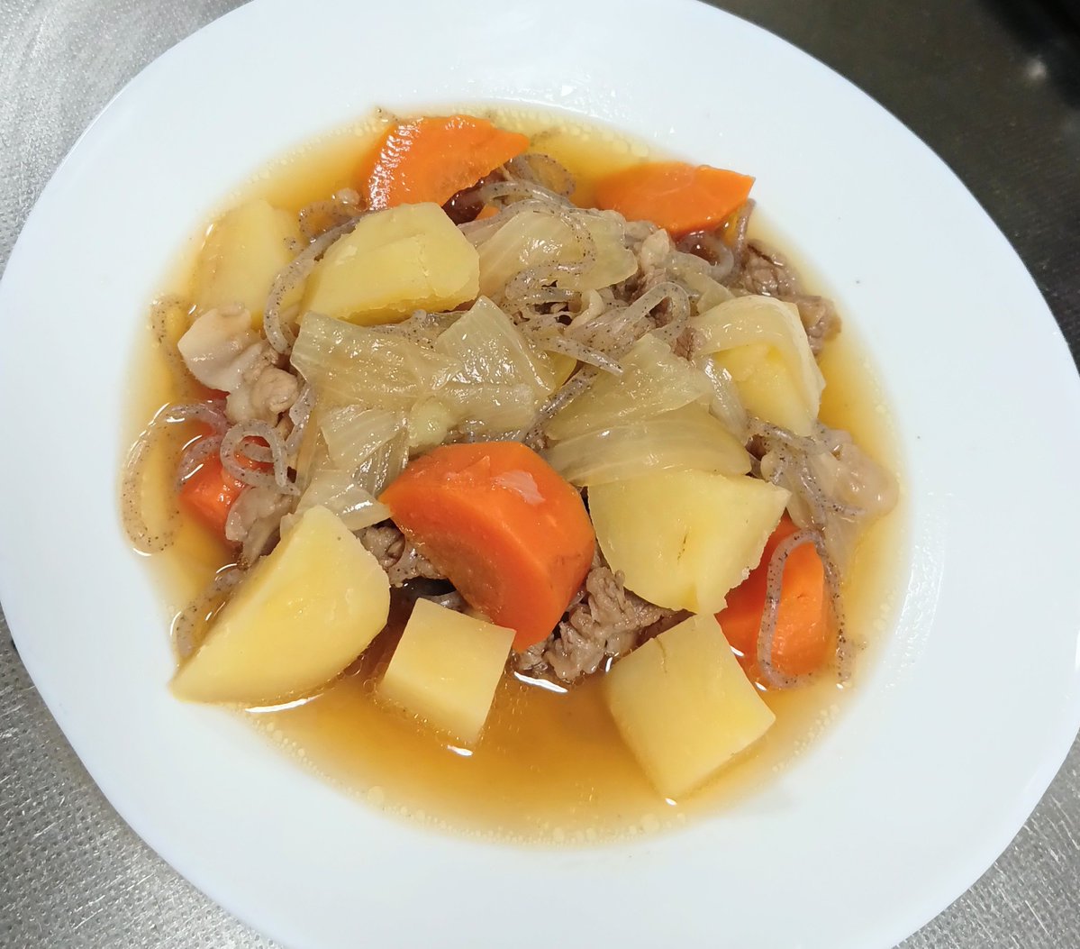 iruka1003's tweet photo. 肉じゃが(2026/10/6)

母に持参🚗
母は、今日も元気です😀
#おうちご飯 https://t.co/Re44te3WZt