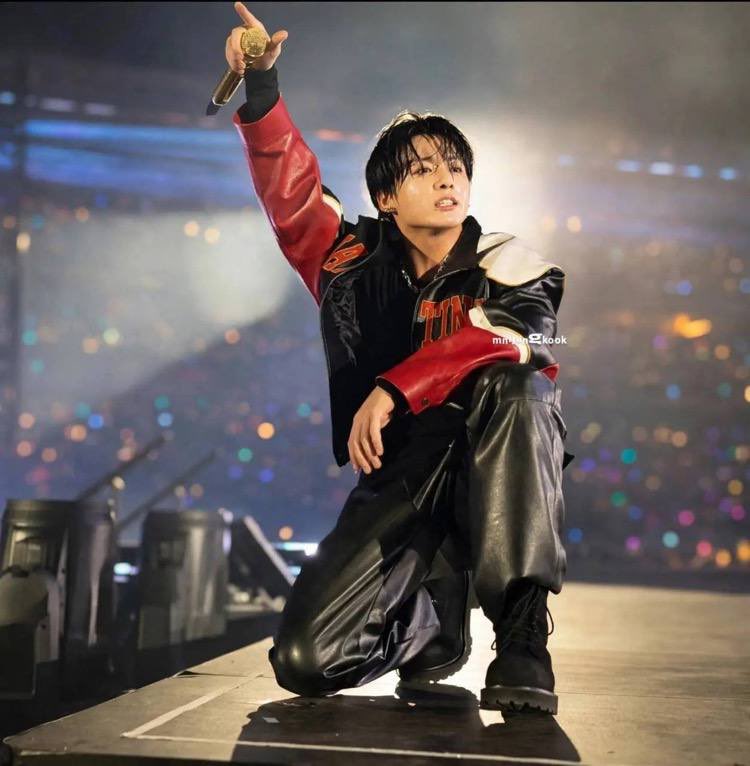 BTS_twt___JKOOK's tweet photo. https://t.co/zxYtxqZW2b