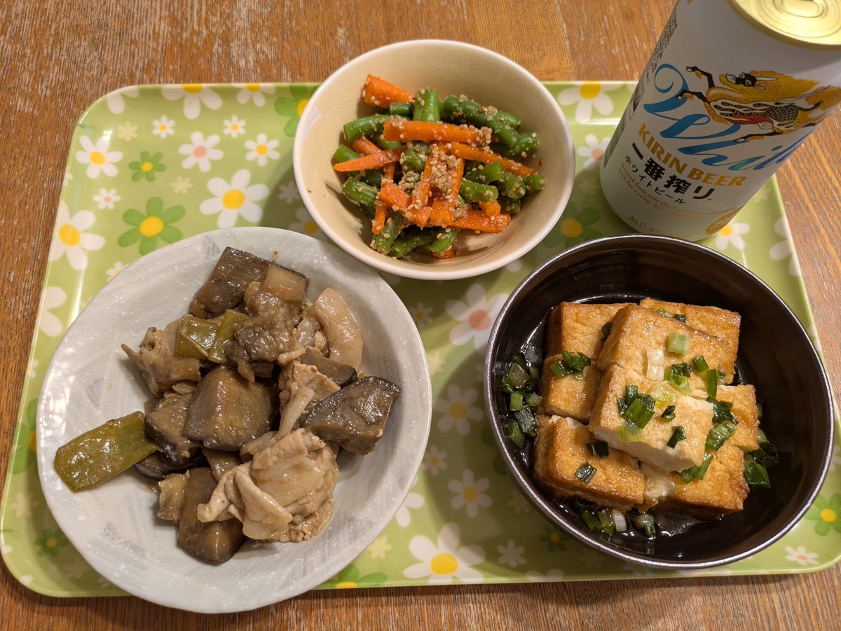 chkuroneko's tweet photo. #ウィズッター料理部
限界野菜消費メシ
終わりかけのナスがゴロゴロ😇、とインゲン豆。
買い物行ったら値引き品コーナーが綺麗さっぱりで、買う気失せたダメダメマンは私です😇😇😇 https://t.co/D3sviGQbfo