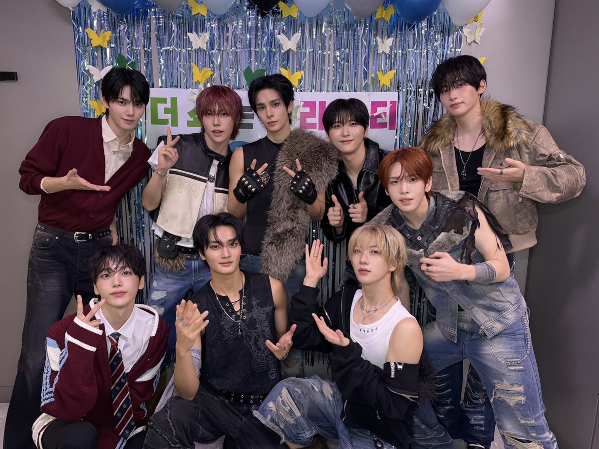 CRAVITYstarship's tweet photo. [📸]
261006 SBS Life #더쇼

러비티 덕분에 받은 소중한 1위🏆✨
CRAVITY &amp; LUVITY get higher 💜

#CRAVITY #크래비티
#sonorous
#LOUDER https://t.co/xb2ILn5vw4