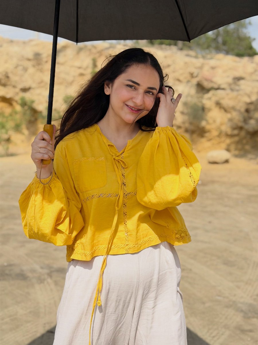 UroojfiftySix's tweet photo. Yellow can never go wrong, for real. 💛
#Yumnazaidi https://t.co/Zx79OR9WOp