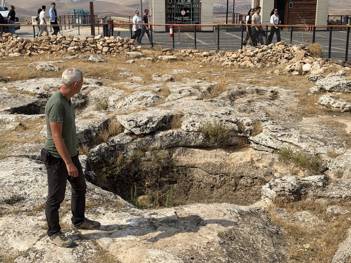 Anyextee's tweet photo. @drleeclare joins our Adept Expeditions @AdeptExpedition group at Göbekli Tepe—sharing his insights from years of archaeological work at one of the world’s most extraordinary ancient sites. https://t.co/iZ6976FoCu