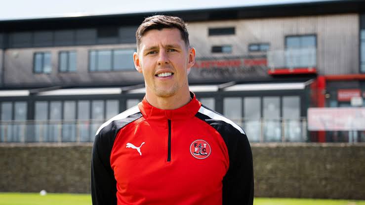 MarcusMergulhao's tweet photo. Experienced England defender James Bolton is the latest foreign signing for Kerala Blasters FC. Bolton has plenty of experience from League One and Scottish Premiership and has been handpicked by Ashley Westwood. He will join the squad this week. https://t.co/DWGoBXeYQ7