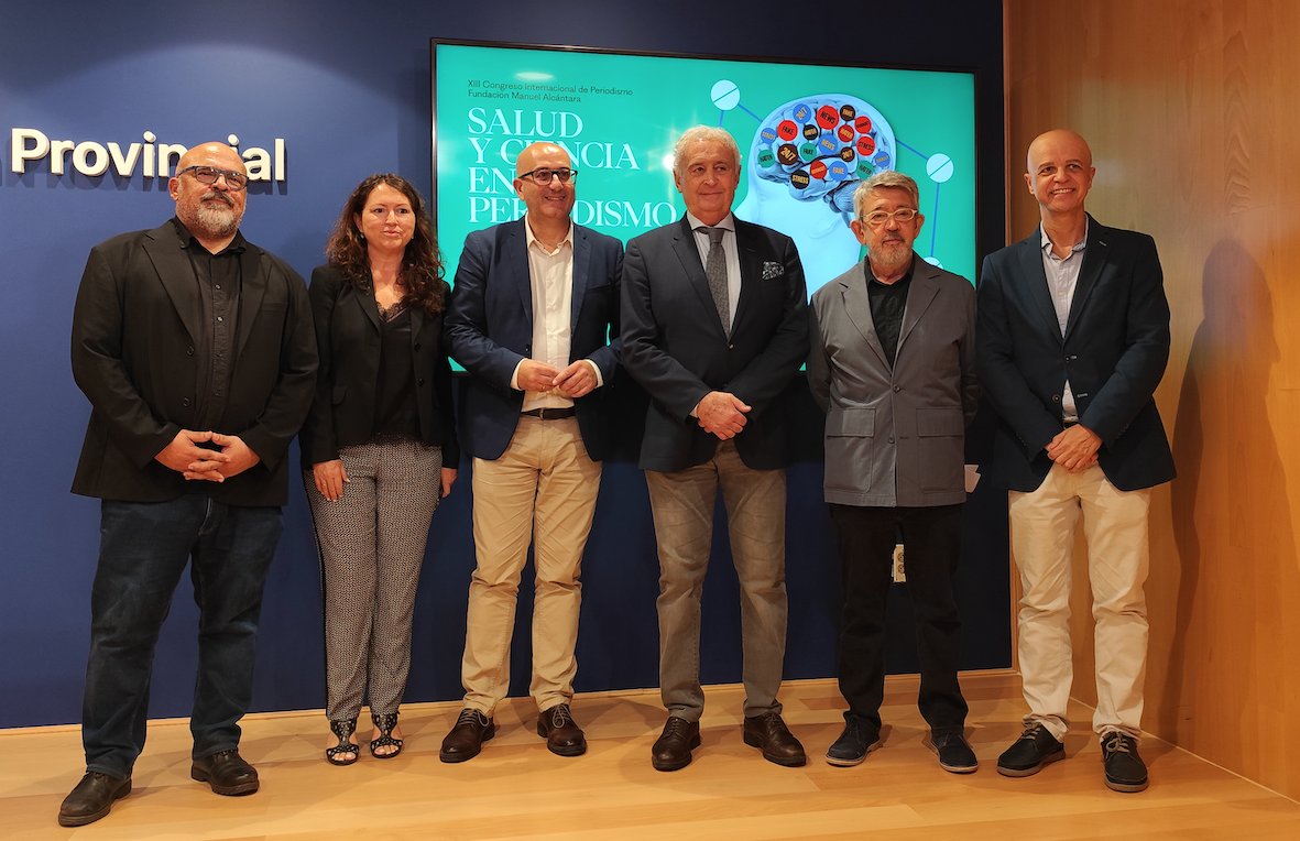 FMAlcantara's tweet photo. Esta mañana hemos presentado el XIII Congreso Internacional de Periodismo Manuel Alcántara, que se celebrará el 20 y 21 de octubre en @comunifac bajo el título 'Salud y ciencia en el periodismo’

Organizamos con @diputacionMLG 

https://t.co/RYeONPNiyc https://t.co/EvWdR7VgWg