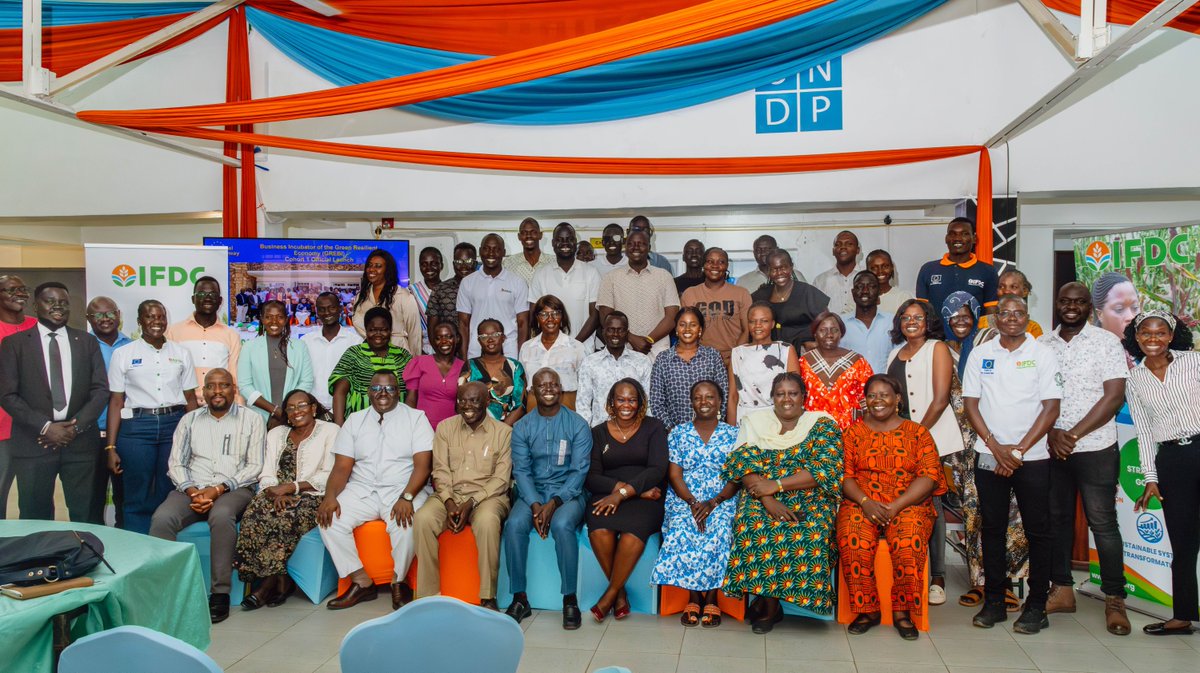 IFDCGlobal's tweet photo. 22 South Sudanese MSMEs, many youth- and women-led, began a 9-month journey with GREBI Cohort 1 on Sept 30. 🌱
From honey and groundnuts to recycling and shea butter, they'll get business development support & mentorship from IFDC & GREBI partners.
#GREBI #SouthSudan #MSMEs https://t.co/h88E2NhKF3