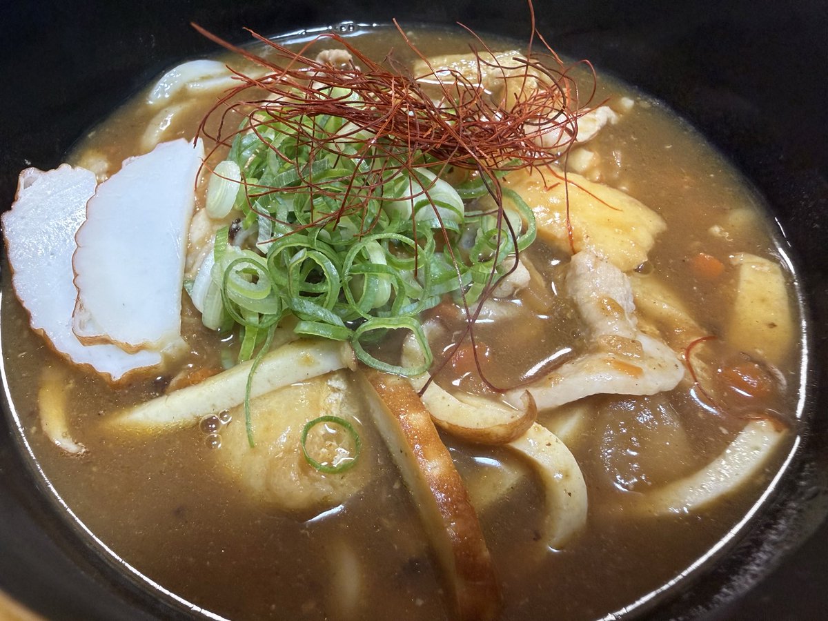 pinlkiai's tweet photo. 今日は2食めし。カレーうどん、いか下足の唐揚げ、ブロッコリーのピーナッツ和え。晩めし食べて原稿を入稿したら、明日からホラー映画の脚本の筆入れ。
ドラッグストアに行くとおせち料理の予約が目に入り、もうそんな季節かと改めて知らされる。来月から秋冬パートの撮影が始まるので頑張るし楽しみ。 https://t.co/2vEmRPmT9Z