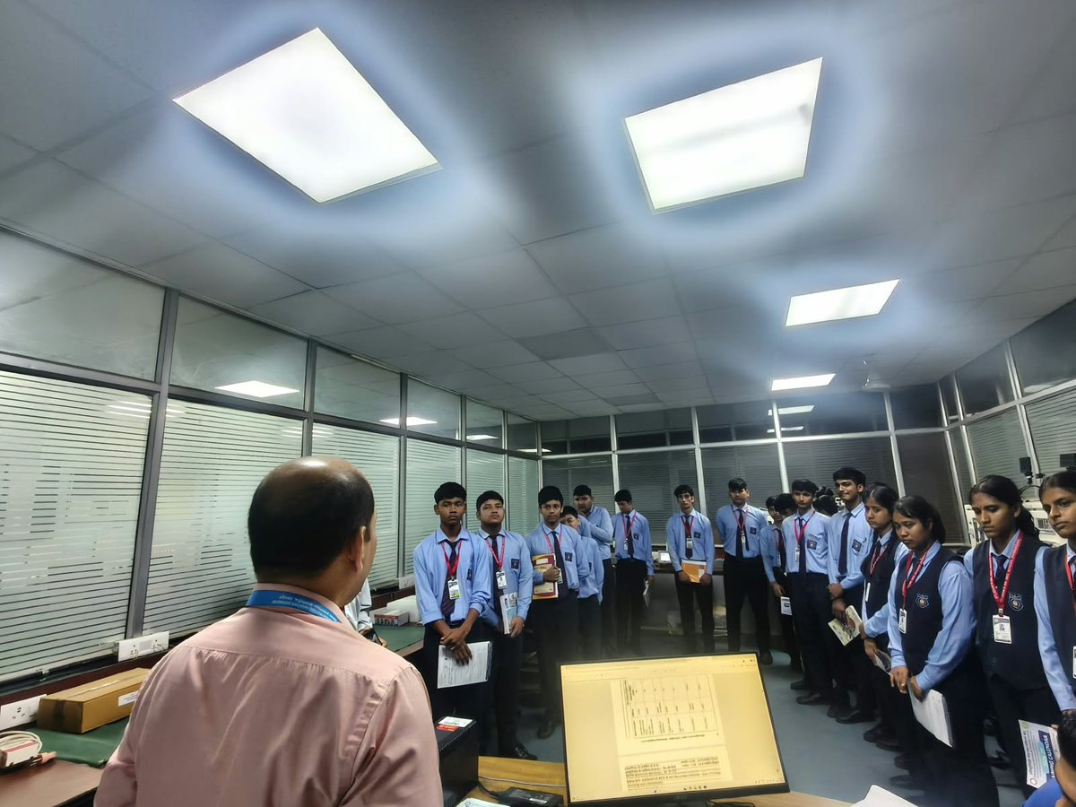 estc_ramnagar's tweet photo. 📷 Educational Tour at ESTC, Ramnagar
We were pleased to welcome the students and faculty of St. John’s School, Ramnagar to the Electronics Service &amp; Training Centre (ESTC), Ramnagar for an educational tour. https://t.co/EuRlUg7cxV