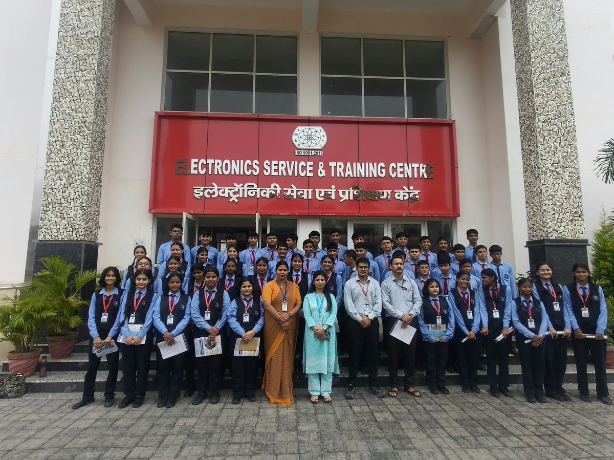 estc_ramnagar's tweet photo. 📷 Educational Tour at ESTC, Ramnagar
We were pleased to welcome the students and faculty of St. John’s School, Ramnagar to the Electronics Service &amp; Training Centre (ESTC), Ramnagar for an educational tour. https://t.co/EuRlUg7cxV