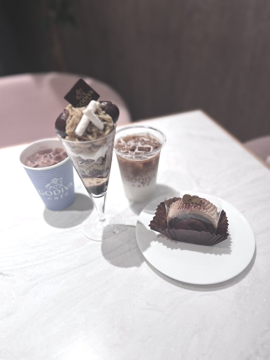 _nyals2's tweet photo. Cafe.🩷💛 https://t.co/VQ67rcYeRs