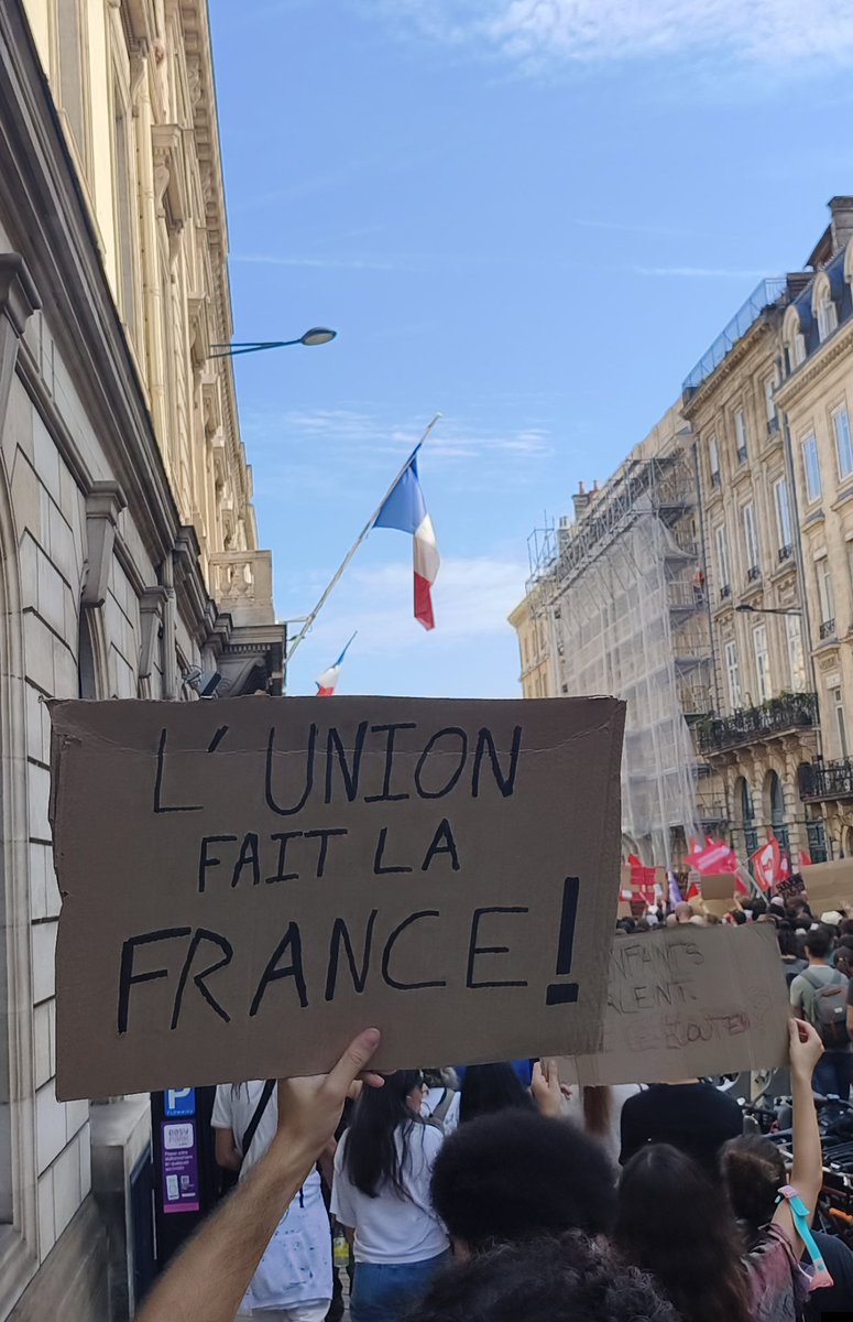 bernathoustra's tweet photo. #Bordeaux #6Octobre #Lyceens https://t.co/kGOB4Bbhc4