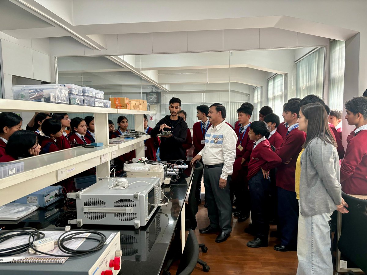 STPIGangtok's tweet photo. 🚀Inspiring young minds!
OIC @STPIGangtok hosted 45+ students from Jawahar Navodaya Vidyalaya, N. Sikkim, Students briefed about #STPI services that could turn them from #EmploymentSeekers to #EmploymentCreators & got a hands-on glimpse of the #OctaNE Gangtok #CoE Lab, NOC & #PnP https://t.co/KW9aVIuxnM