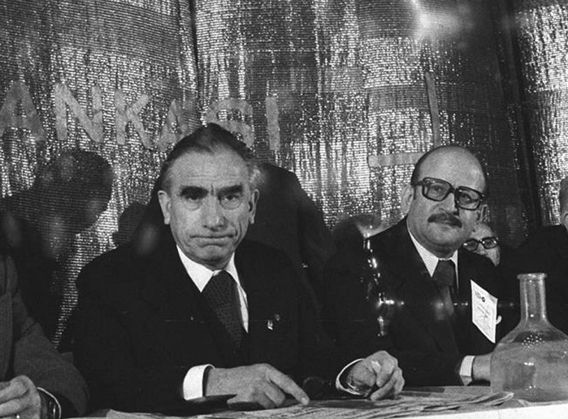 ulkucukultur's tweet photo. “Biz hakikaten MHP iktidara gelirse diye hep korkuyorduk. Faşist bir iktidar olur, şu yanlışları yapar diye. Halbuki MHP iktidara geldi, Gün Sazak kaçakçılığın yüzde 80’ini engelledi.” 

Abdi İpekçi https://t.co/BPZUuSEhXs