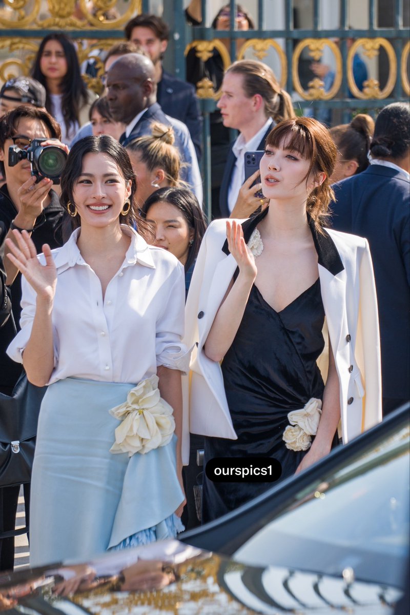 kwangyoungmin25's tweet photo. จับมือไปด้วยกันนะ

#LingOrmDiorSummer27 
#LinglingKwong #OrmKornnaphat 
#LingOrm #Dior #DiorSummer27 #PFW https://t.co/5ZS63PEBvT