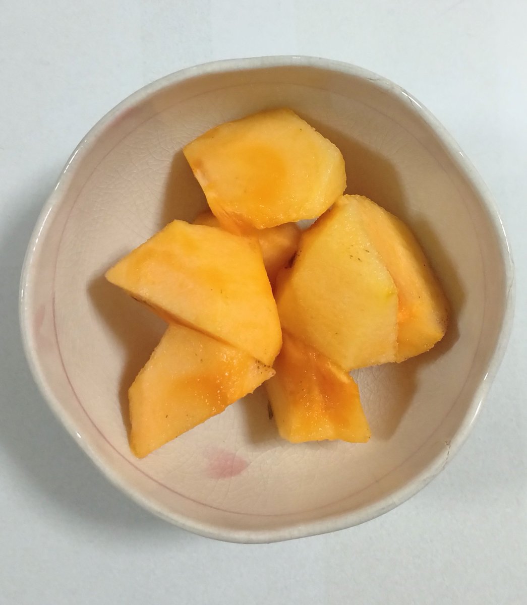 iruka1003's tweet photo. お弁当とウインナーカレー(2026/10/6)

デザートは、柿😀
#ポテトサラダ
#愛妻弁当
#おうちご飯 https://t.co/4sSPEmChqY