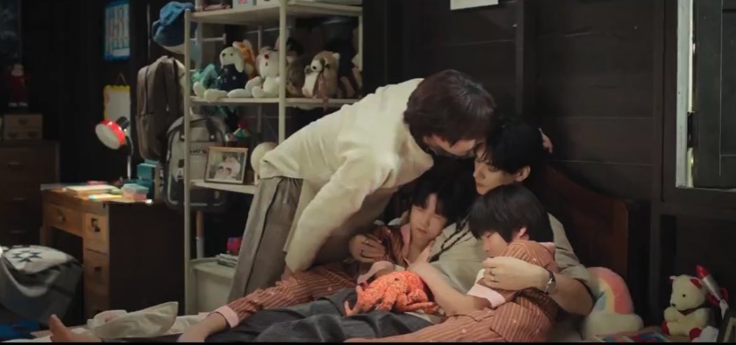 blsmmothie's tweet photo. IMFHSKDJDKS WE ARE REALLY GETTING DOMESTIC HUSBANDS AND PARENTS FOR PHARANKHEM I LIVE TO SEE THIS DAY 😭😭😭

TRAILER KHEMJIRA FOREVER  
#ตัวอย่างเขมจิราตลอดกาล https://t.co/qkkxA0Kg0m