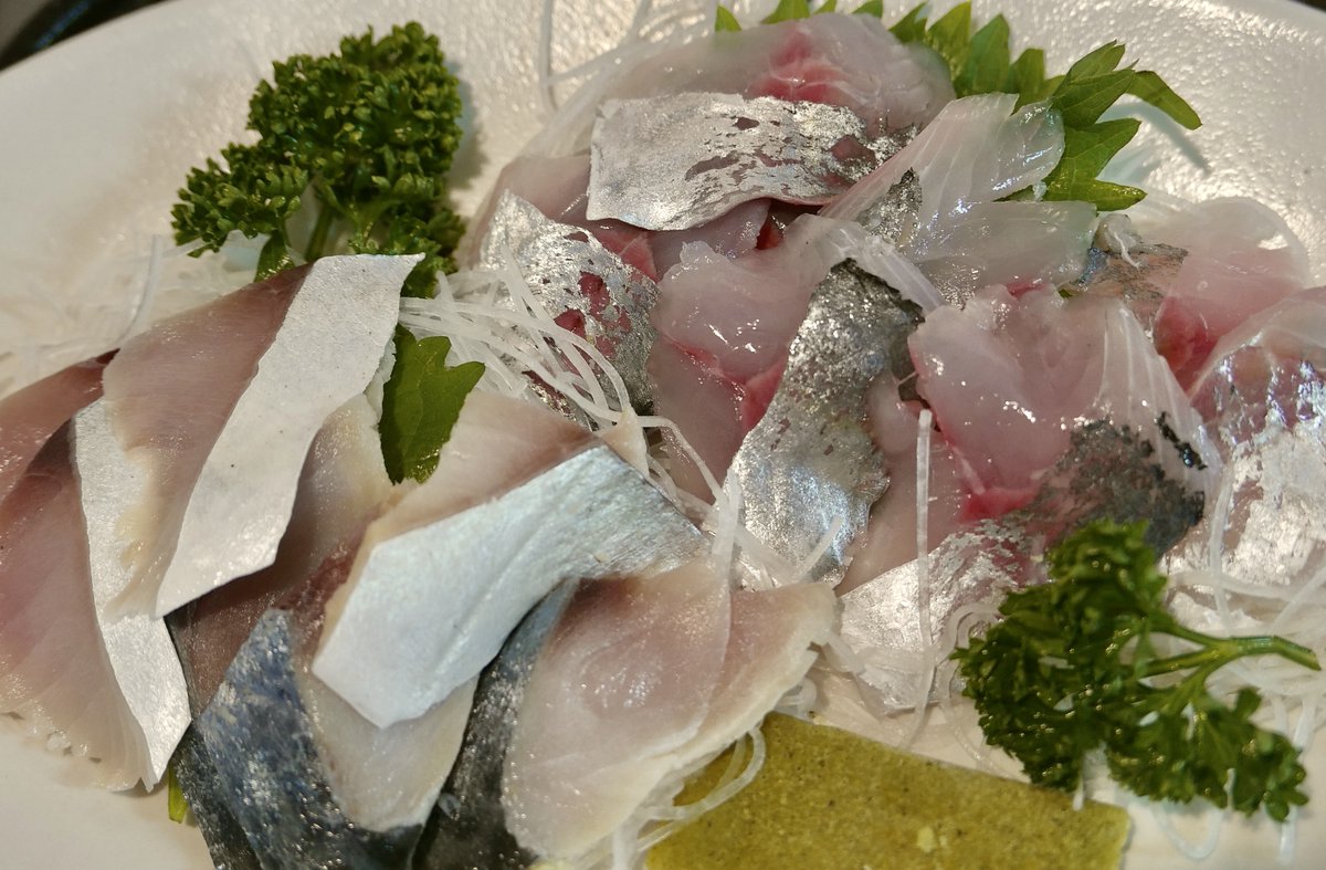 chigasakibook's tweet photo. 本日は魚吉でアジ刺しと酢じめサバ。サンマが期待できないこの秋はこれ。 https://t.co/soJzizynck