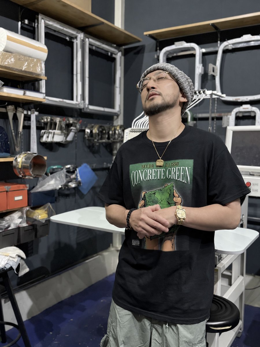 zakaistore's tweet photo. SEEDA &amp; DJ ISSO 'CONCRETE GREEN' T-shirt
受注予約期間：2026年10月19日13:00迄
発売日：2026年11月16日
https://t.co/wgODXeEYwq

@norikiyo_info
and BRON-K https://t.co/n9SxBV5WES