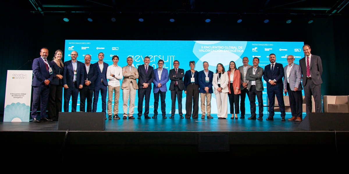 SogamaXunta's tweet photo. ⚡ O presidente e a directora xeral de #Sogama participaron no II #AeversuSummit en Madrid, onde se abordou o papel da #ValorizaciónEnerxética no avance cara á #EconomíaCircular e a redución da vertedura 🌍♻️

🔗 https://t.co/CYkcUF03b0 https://t.co/gYEoy5mQY5