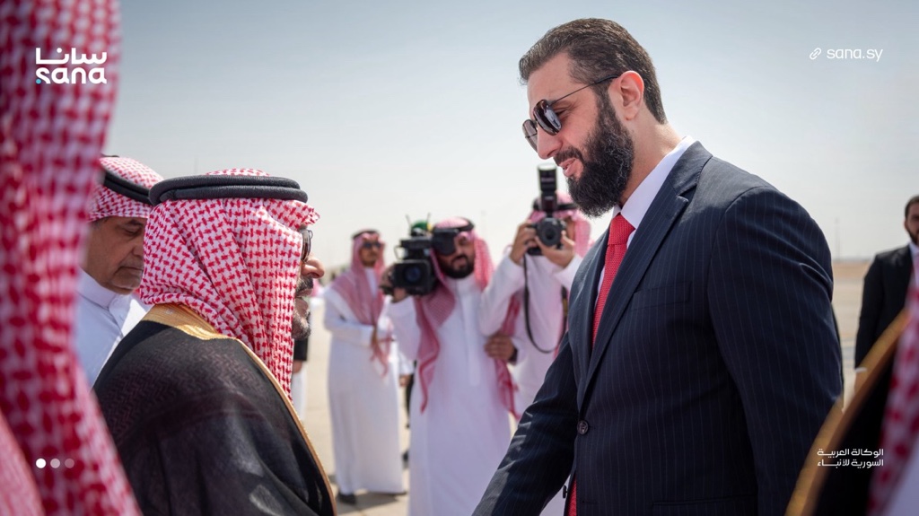 AlArabiya_Brk's tweet photo. الرئيس السوري أحمد الشرع يصل إلى الرياض في زيارة رسمية يلتقي خلالها ولي العهد السعودي الأمير محمد بن سلمان https://t.co/nvBvwF5nAr